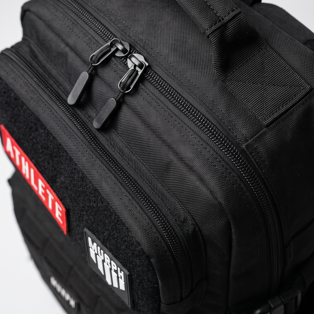 Détail des fermetures éclair et de la poignée du sac Murph Hero 25L noir