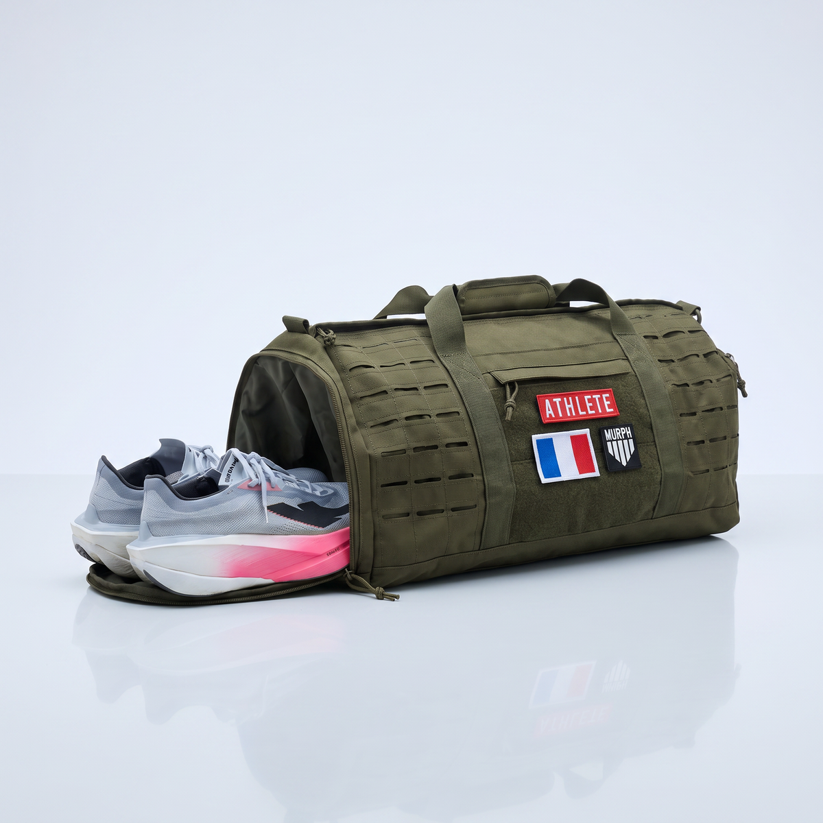 Compartiment chaussures dedie du sac polochon Murph kaki, ouverture zippee laterale
