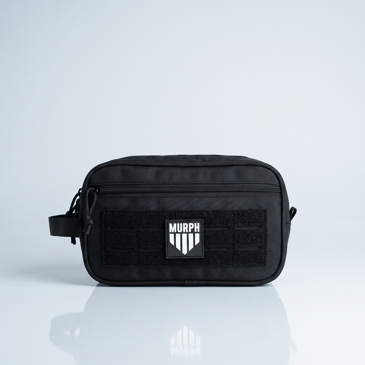 Dos de la trousse tactique Murph noire avec ses trois sangles verticales et boutons pression pour l'accrocher à un sac à dos